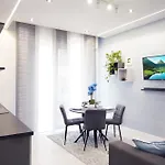 Sky Suite Downtown Smn ,Train Station,2 Letti,Balcone