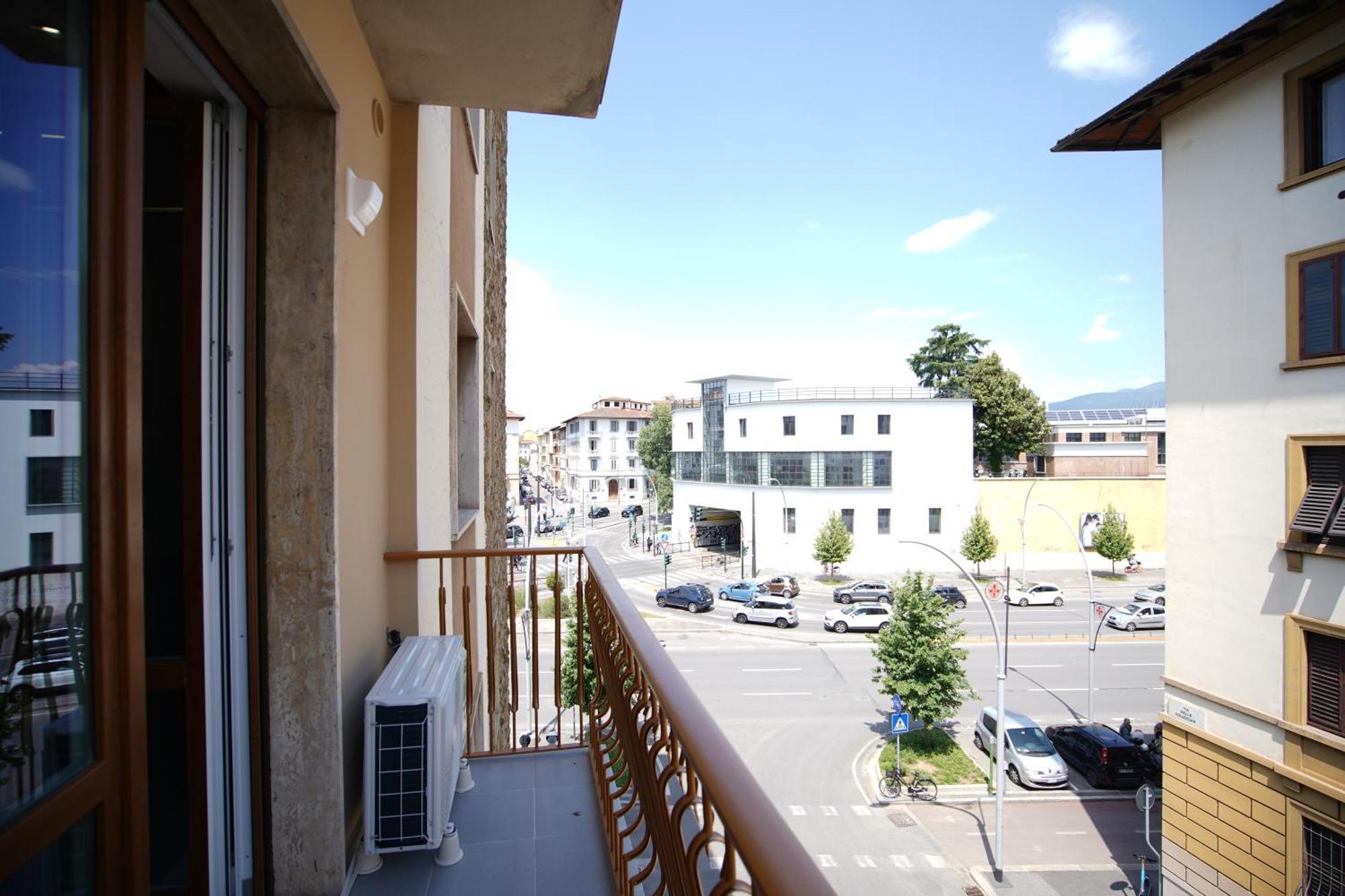 Apartment Sky Downtown Smn ,train Station,2 Letti,balcone *